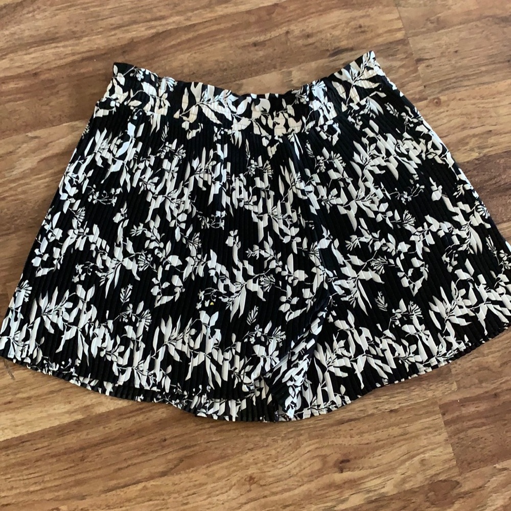 Ann Taylor factory  high waisted pleated shorts